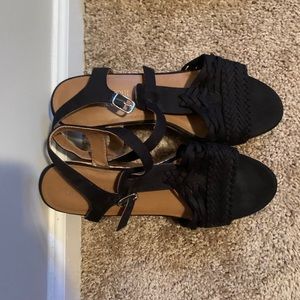 Dominique Nicole wedges